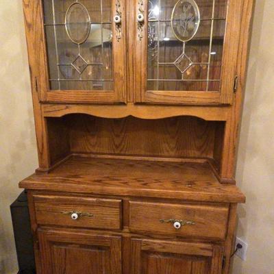 Narrow Hutch w/Lead Windows 