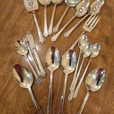 Damask Rose by Oneida Dining Service Utensils 