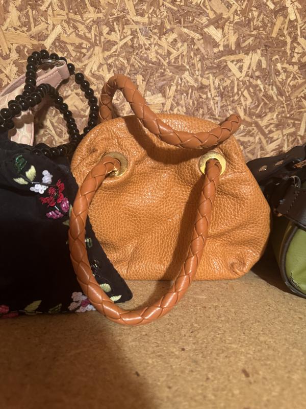 Sale Photo Thumbnail #682