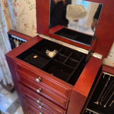 Sale Photo Thumbnail #309