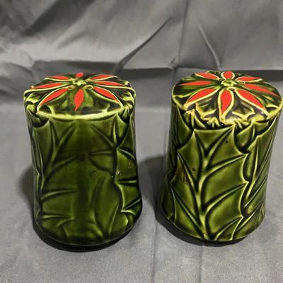 Vintage Enesco Pointsettia And Holly Salt And Pepper Shakers
