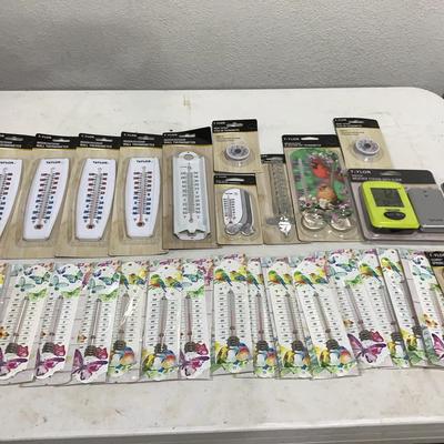 Large Assortment Of Metal, Plastic Indoor/outdoor Thermometers And Rain Gauges