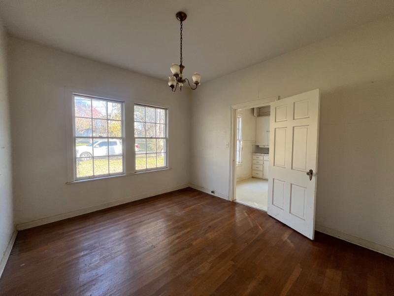 Sale Photo Thumbnail #9