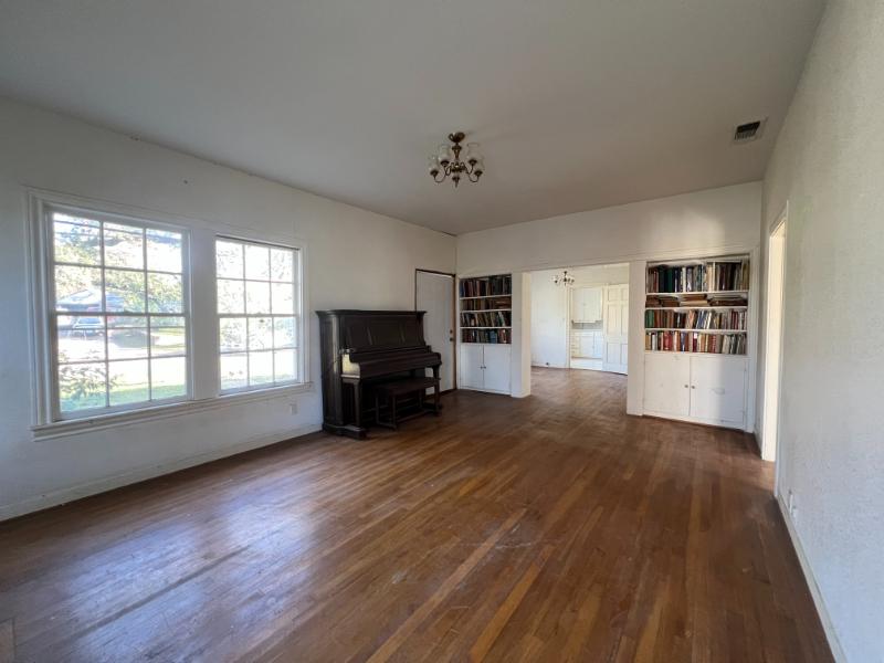 Sale Photo Thumbnail #3