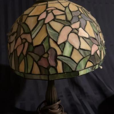 Vintage Tiffany-Style Stained Glass Table Lamp – Floral Dome Shade & Cast Metal Base