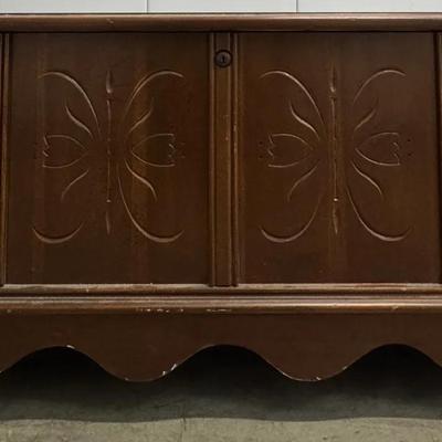 Vintage Lane Cedar Hope Chest – Butterfly Carved Front, Altavista, Virginia