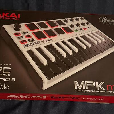 Akai MPK Mini – Compact MIDI Keyboard & Pad Controller (Special Edition)