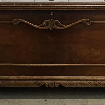 Antique Roos Cedar Chest – SealTite Lid, Forest Park, Illinois
