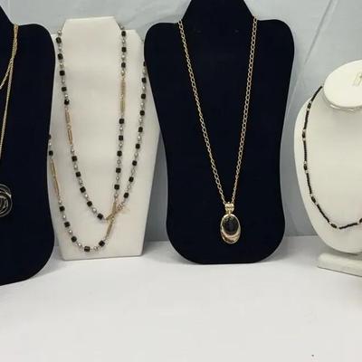 Fashion Jewelry: Black & Gold tone Necklace 