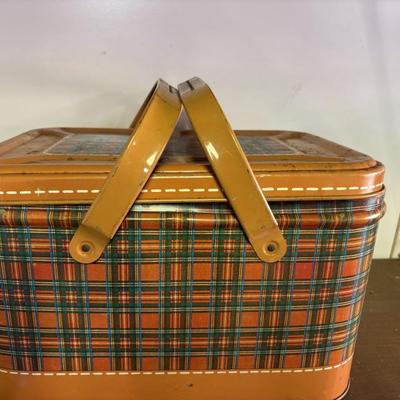 Sale Photo Thumbnail #72: Vintage picnic basket