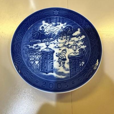 Royal Copenhagen (Denmark) - Juliegaven Seasons Greetings