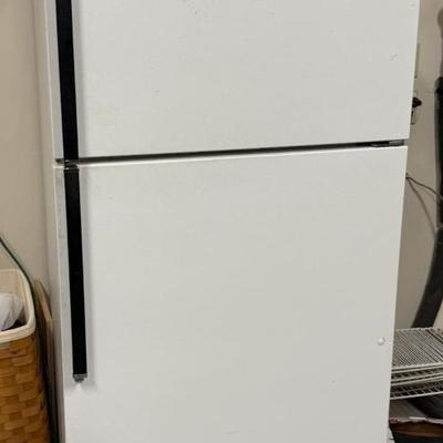 Sale Photo Thumbnail #49: Kenmore Coldspot Refrigerator with Top Freezer 