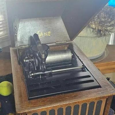 Thomas Edison cylinder phonograph in original wooden case