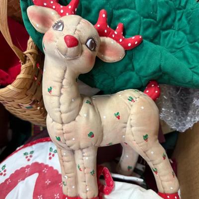 Vintage Style Christmas Reindeer and Sleigh Décor Set with Pinecone Accents