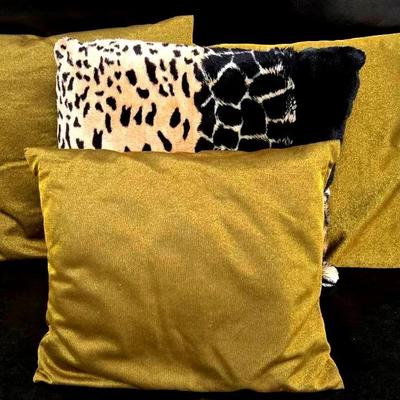 Decorative Throw Pillow Set