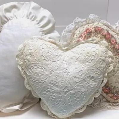Hearts of Lace Pillow Set