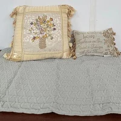Love & Floral Pillow Set