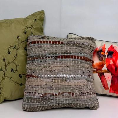 Cardinal Charm Pillow Set