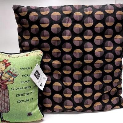 Playful Pillow Duo: Quirky Quote & Chic Circle Pattern