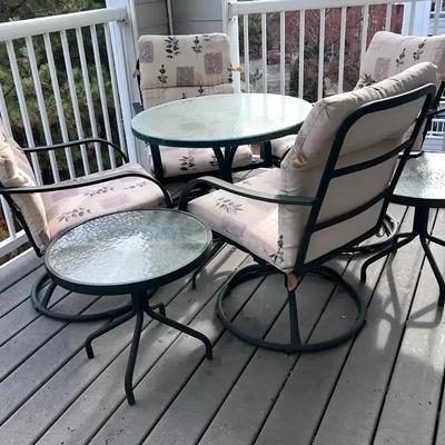 Outdoor Tables & Chairs