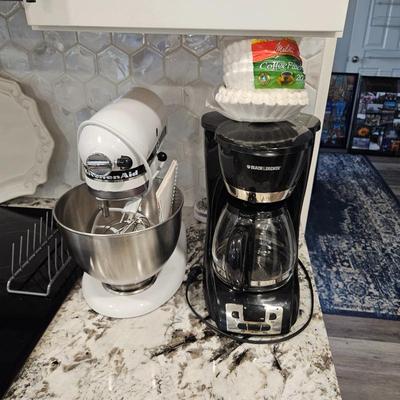 Sale Photo Thumbnail #114: Kitchen Aid Mixer