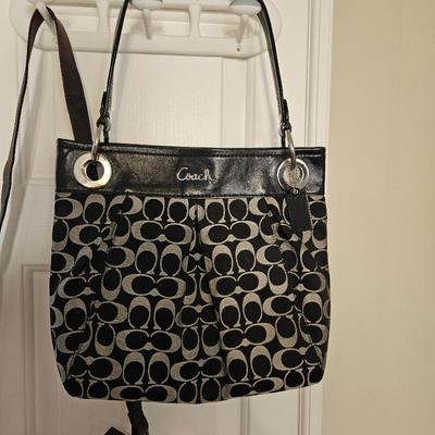 Sale Photo Thumbnail #152: Vintage Coach Purse