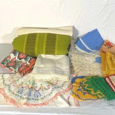 Vintage Linen & Handmade Textile Lot – Crochet, Embroidery, Lace, Doilies