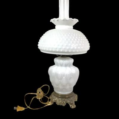 Classic Milk Glass Hobnail Lamp – Vintage Electric Table Lamp