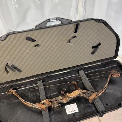 Bear Archery Code Compound Bow RH – 70 lb Draw – Hard Case, Sight & Accessories