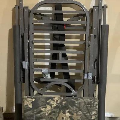 Climbing Hunting Tree Stand Seat w/ Safety Harness, Camo Padded Seat & Backrest
