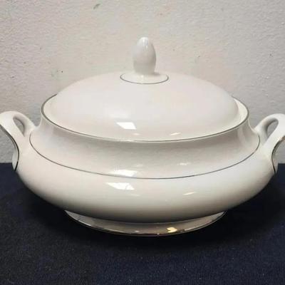 Vintage ROYAL DOULTON Lace Point H 5000 English Fine Bone China Casserole/Lid With Platinum Trim 