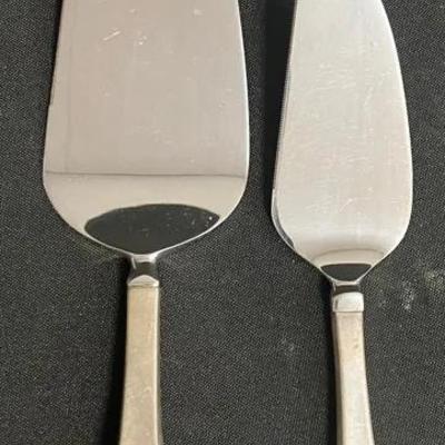 Reed & Barton Sterling Handle And Mirror Stele Cake And Pie Servers