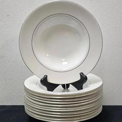 Vintage ROYAL DOULTON Lace Point H 5000 English Fine Bone China Shallow Bowls Trimmed With Platinum 