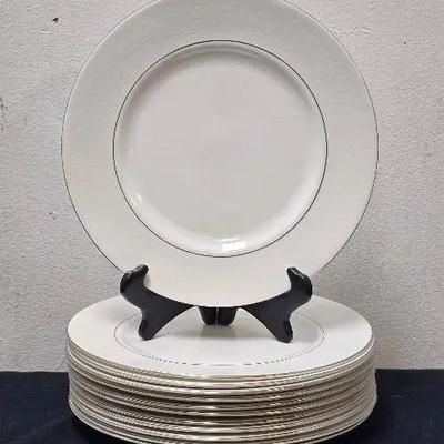 Vintage ROYAL DOULTON Lace Point English Fine Bone China Dinner Plates With Platinum Trim(12)