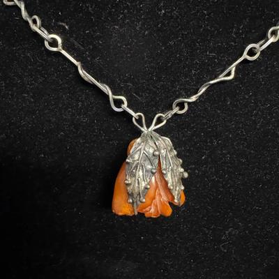 Amber Rose Set With Silver Leaves & Silver Chain