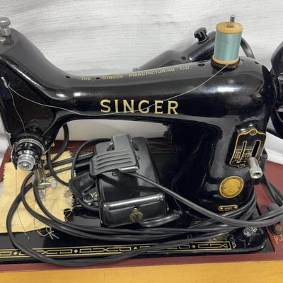 Vintage Electric Singer Sewing Machine 