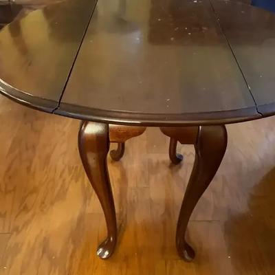 Extendable Side Table