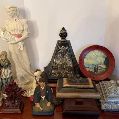 Mixed Lot Of Home Decor Items