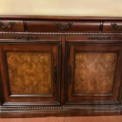 Luxurious Sideboard Buffet Table Bar with Pullouts