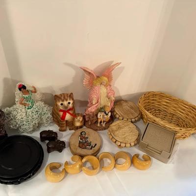 Miscellaneous lot of home decor