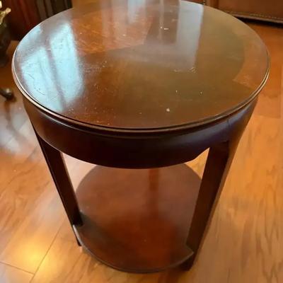 Classic Round Wood Side Table with Tapered Legs and Lower Storage Shelf
