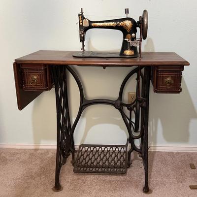 BO326 Singer Sewing Machine 