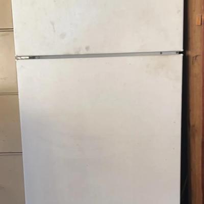 BO407 Americana Top-Freezer Refrigerator 