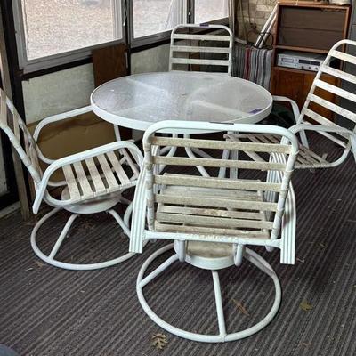BO412 Sunbeam Glass Patio Table And Chairs 