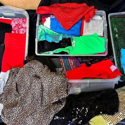 BO210 4 Large Tubs Of Fabric!!!