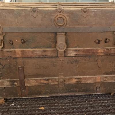 BO406 Antique Steamer Trunk