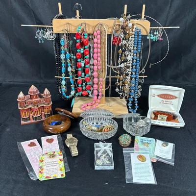 BO320 Women’s Jewelry And More! 