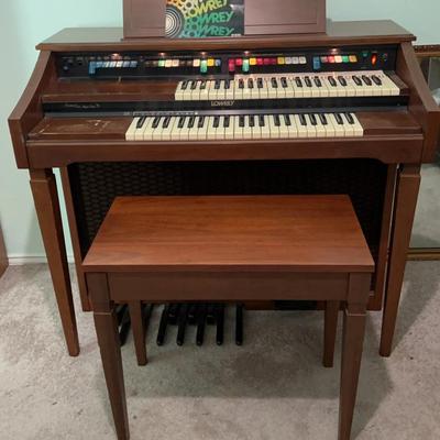 BO339 LowRey Electronic Organ