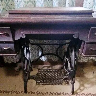 Davis Chain-Driven Sewing Machine in Wooden Cabinet with Treadle Base