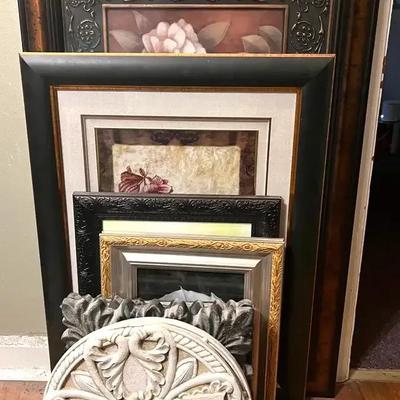 Wall Décor Collection Featuring Floral Prints and Decorative Framed Art